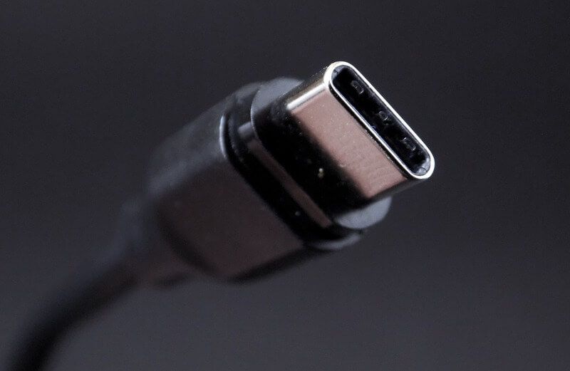 USB-C em tudo: por que virou padrão obrigatório, o que a gente ganha e a pegadinha que ninguém conta